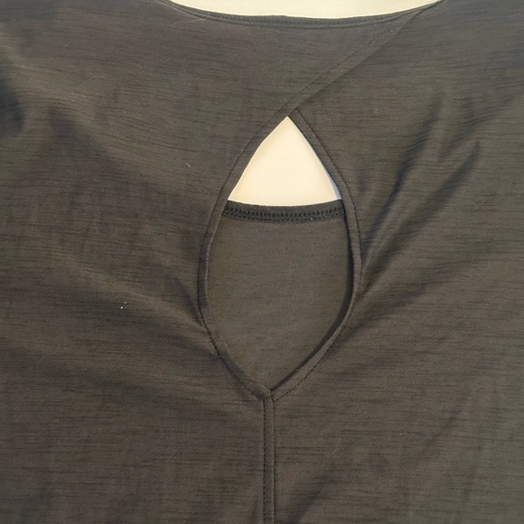 Old Navy Active Black Short Sleeve Top - Picture 6 of 7